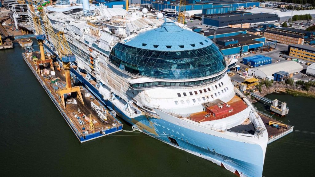 "Icon of the Seas": World's Largest Cruise Ship Departs