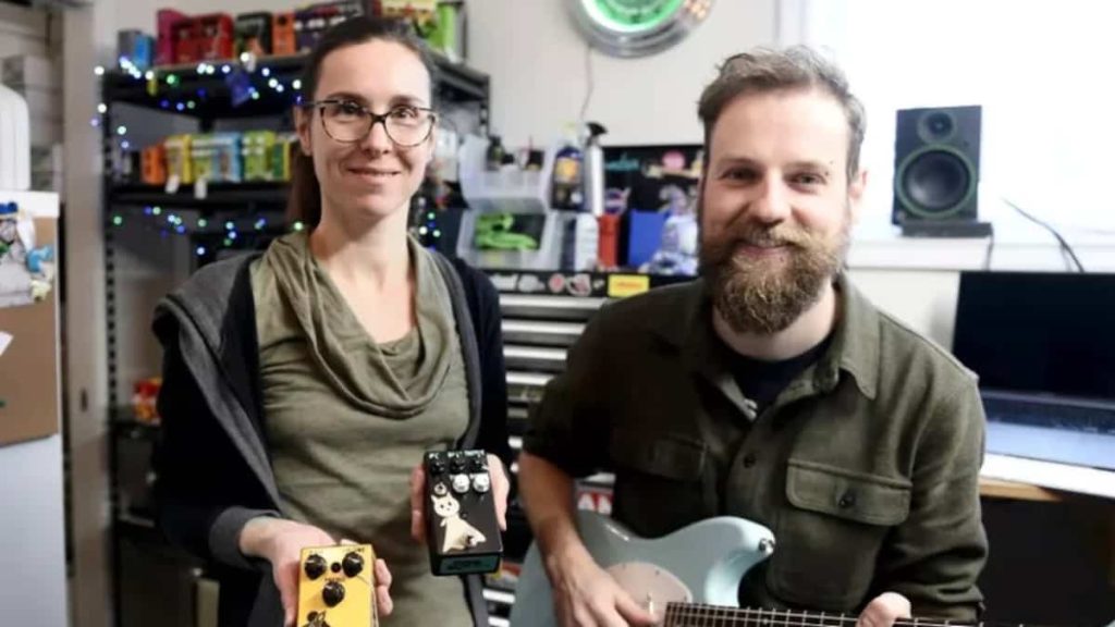 A Saguenay couple took advantage of the pandemic to start their guitar pedal business