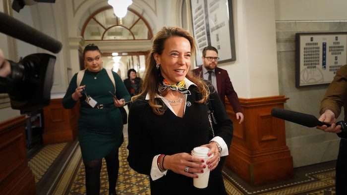 Minister of Housing, Frans-Alain Durensau, in the Corridor of the National Assembly of Quebec. 