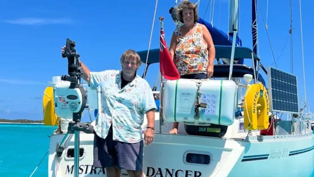 Lightning-damaged yacht: Retired couple stranded in Bahamas
