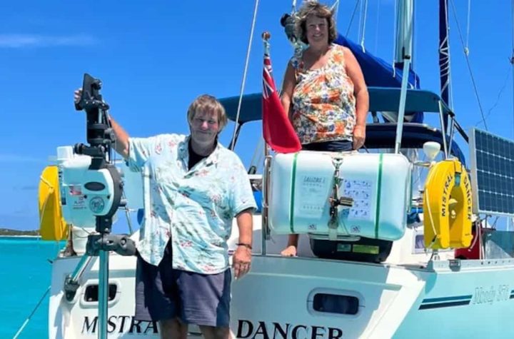 Lightning-damaged yacht: Retired couple stranded in Bahamas