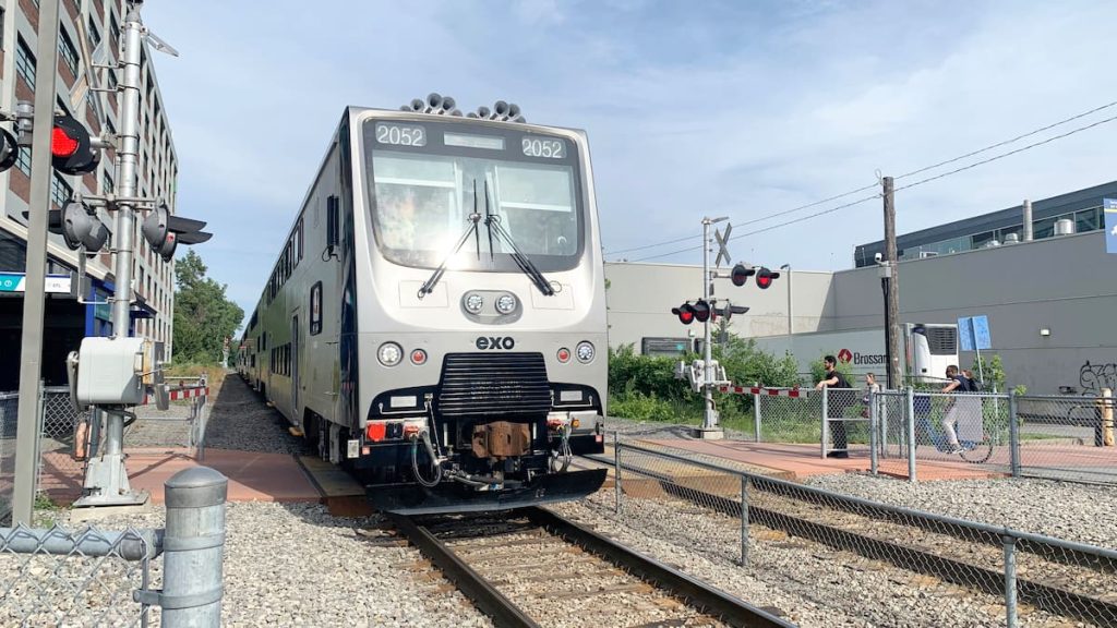 Passenger train: Exo's first cars are finally on the rails in China