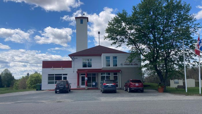 Duparket Town Hall.