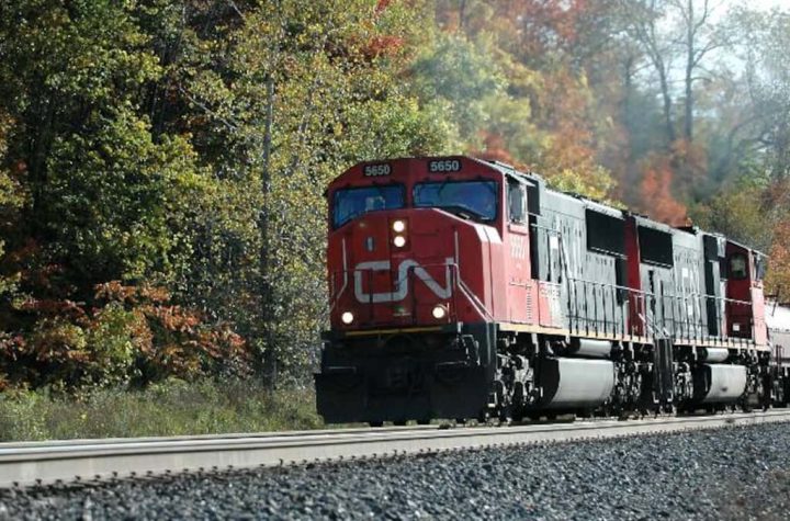 Rail dispute: CN union members return to work Monday