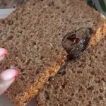 “Forgive us”: she finds a mouse in her bread