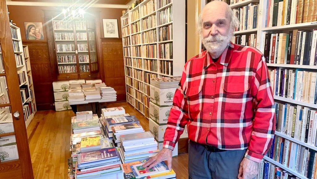 His brother left a legacy of 40,000 books to sell: he became a bookseller at the age of 81.