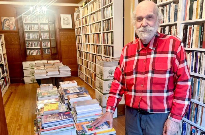 His brother left a legacy of 40,000 books to sell: he became a bookseller at the age of 81.