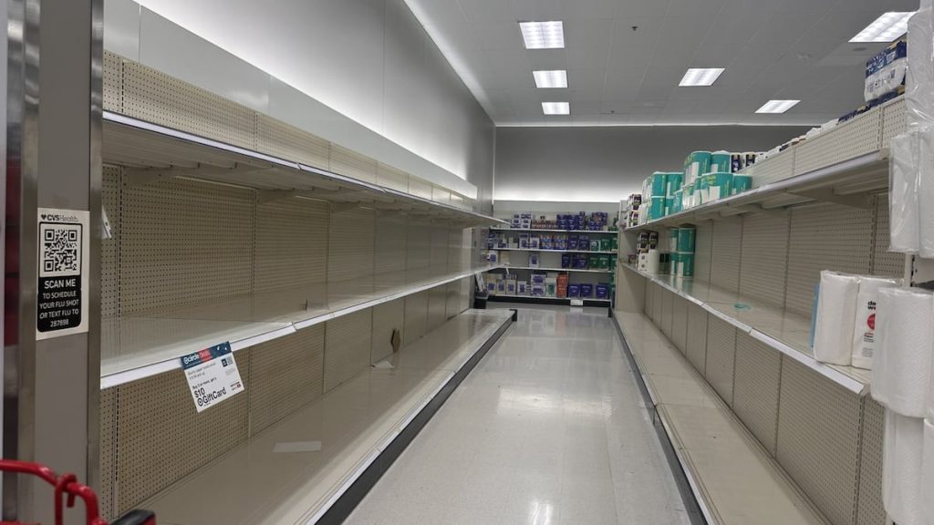 In pictures | Are the toilet paper shelves completely empty due to a port strike?