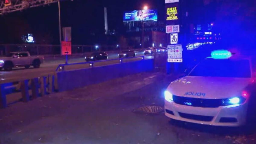 Jacques-Cartier Bridge blocked by environmental protesters